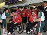 Students present flower garlands to the athletes returning from London 2012 Paralympic Games. 