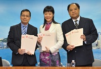 The Government Economist, Mrs Helen Chan (centre); the Principal Economist, Mr Andrew Au (left); and the Assistant Commissioner for Census and Statistics, Mr Siu Yiu-choi (right), present the Half-yearly Economic Report 2012 at a press conference.